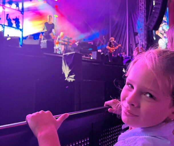 Alex Bludnikov in der ersten Reihe auf dem Konzert von David Garrett.
