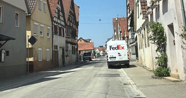 Keine Baustellenbarrieren mehr: Die Ortsdurchfahrt in Steinheim ist wieder offen. Keine Baustellenbarrieren mehr: Die Ortsdurchfahrt in Steinheim ist wieder offen.