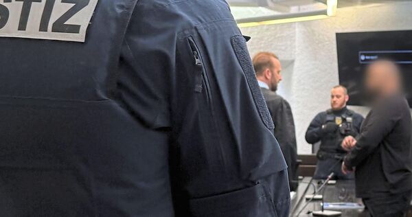 Einer der angeklagten Securitymänner – und Beschuldigter als Auftraggeber für die Schüsse in Tamm – vor der Urteilsverkündung im Einer der angeklagten Securitymänner – und Beschuldigter als Auftraggeber für die Schüsse in Tamm – vor der Urteilsverkündung im Korruptionsprozess.