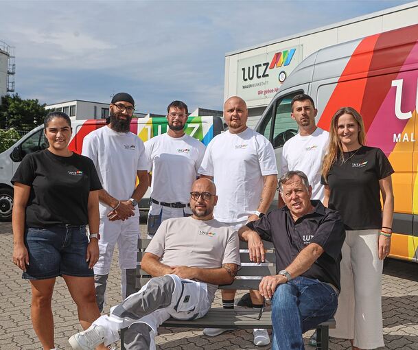 Chris Barone (vorne links) übernimmt den Malerbetrieb von Peter Lutz. Das Team stärkt ihnen den Rücken (von links): Elvira Barone, Gurpreet Singh, Lukas Lechner, Luca De Benedotto, Durim Bajrami und Jennifer Siggia.