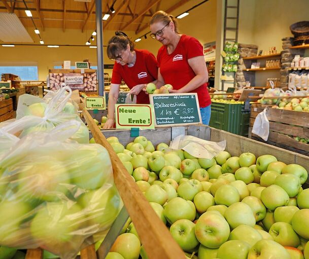 In der Kirchheimer Obsthalle liegen Äpfel zum Verkauf bereit. Obstbauern werben für den Kauf regionaler Früchte.