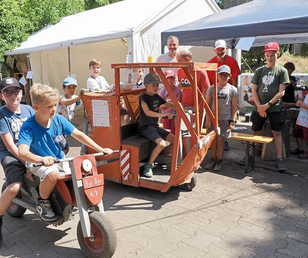 Auf diesen Fahrzeugen geht es durch die Stadt Robiweihingen.
