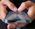 Ein Unbekannter hat am Mittwochabend einem 36-Jährigen dessen Handy gestohlen. Ein Unbekannter hat am Mittwochabend einem 36-Jährigen dessen Handy gestohlen.