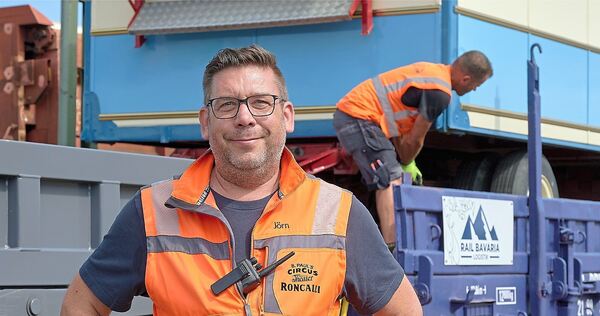 Jörg Enderlein (Bavaria Rail) koordiniert den Roncalli-Sonderzug.