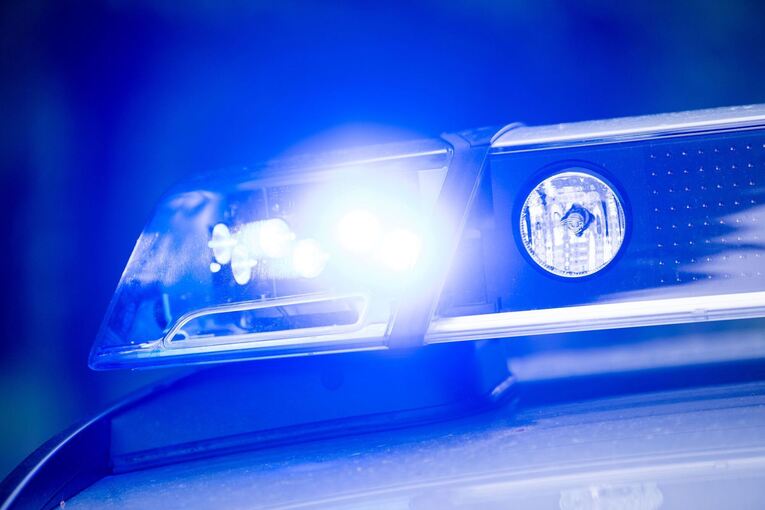 Polizei Blaulicht (Symbolbild) Polizei Blaulicht (Symbolbild)
