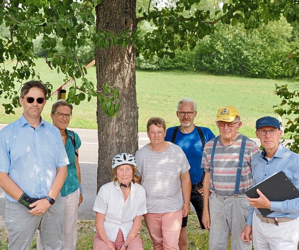 Vertreter der Bürgerinitiative, die gegen den Bau eines Penny-Marktes in Oberriexingen sind. Sie befürchten Probleme bei Hochwasser.