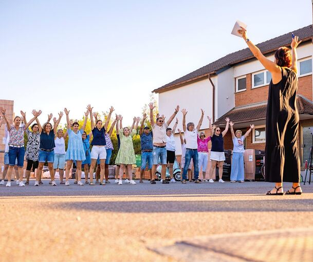 Eine macht‘s vor, die anderen machen es nach: So werden die Choreografien geprobt.