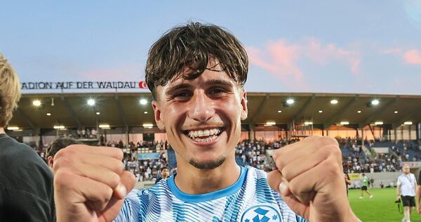 Triumph im Schwabenduell: Kickers-Yougster Leandro Mendes Rangel jubelt. Triumph im Schwabenduell: Kickers-Yougster Leandro Mendes Rangel jubelt.