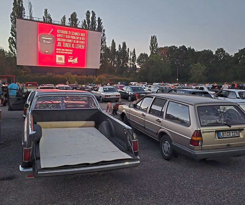 Voller Parkplatz bei Autokino Kornwestheim. Voller Parkplatz bei Autokino Kornwestheim.