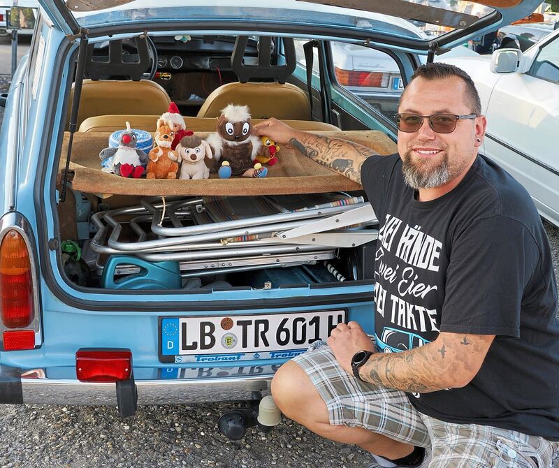 Auch Trabi-Liebhaber waren gekommen. Auch Trabi-Liebhaber waren gekommen.