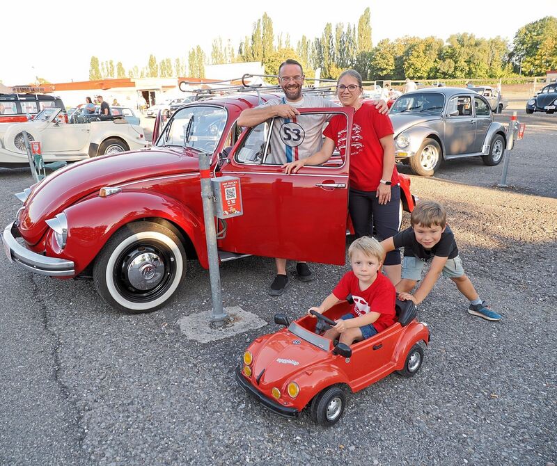 Die Autoliebe verbindet die ganze Familie. Die Autoliebe verbindet die ganze Familie.