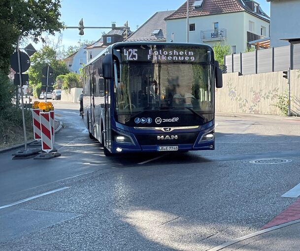 Ausschließlich Busse dürfen die August-Bebel-Straße in beide Richtungen befahren.