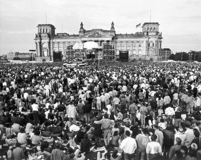 David Bowie - Konzert vor Reichstagsgebäude in Berlin David Bowie - Konzert vor Reichstagsgebäude in Berlin