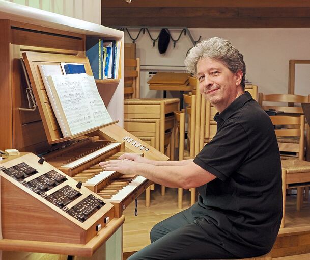Daniele Ferretti an der Orgel in der Besigheimer Stadtkirche.