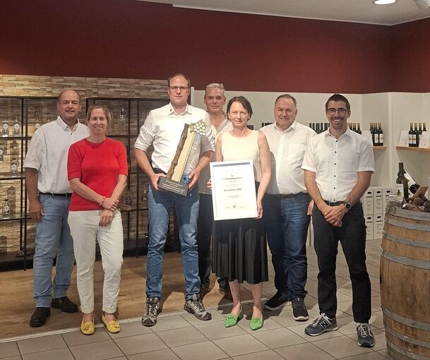 Neben Vertreterinnen und Vertretern des RP nahmen an dem Gespräch auch der Präsident des Weinbauverbands Württemberg, Dietrich R Neben Vertreterinnen und Vertretern des RP nahmen an dem Gespräch auch der Präsident des Weinbauverbands Württemberg, Dietrich Rembold, dessen Geschäftsführer Dr. Hermann Morast sowie der Vorstandsvorsitzende der Bottwartaler Winzer, Immanuel Gröning