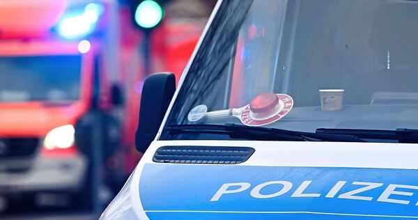 Polizei und Rettungskräfte im Einsatz.