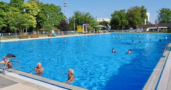 Das Schloss-Freibad in Sachsenheim muss saniert werden. Dafür gibt es Fördergelder vom Bund.