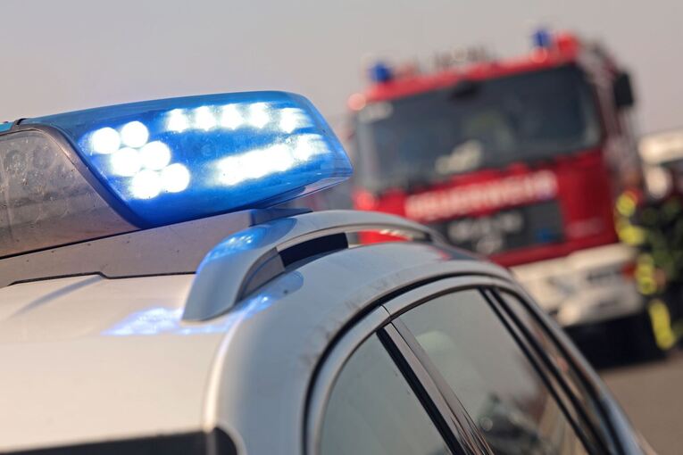 Polizei und Feuerwehr im Einsatz Polizei und Feuerwehr im Einsatz
