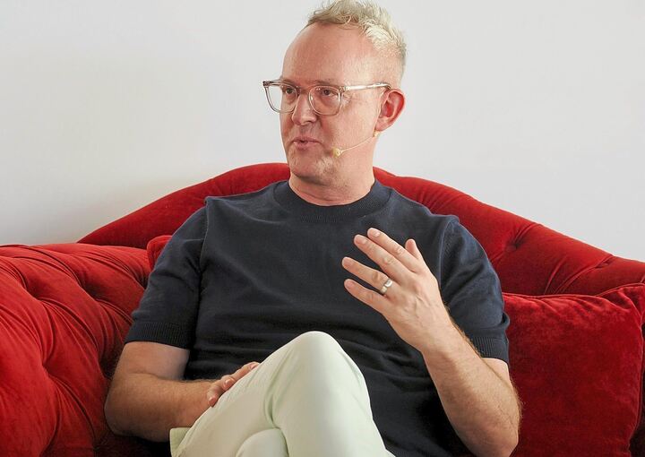 In Möglingen aufgewachsen, in Ludwigsburg am Otto-Hahn-Gymnasium Abitur gemacht: VfB-Chef Alexander Wehrle auf der LKZ-Newscouch In Möglingen aufgewachsen, in Ludwigsburg am Otto-Hahn-Gymnasium Abitur gemacht: VfB-Chef Alexander Wehrle auf der LKZ-Newscouch.