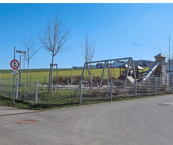 Der Spielplatz am Hofener Feld: Das Gelände soll besser gesichert werden.