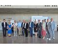 Tamás Major, Geschäftsführer Trumpf Hungary (6. von links), hat die Delegation mit Landrat Dietmar Allgaier (7. von links) in der Südosteuropa-Zentrale des Unternehmens in Gödöllő (Komitat Pest) empfangen.