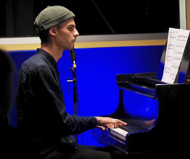 Gilt mit seiner teils impressionistisch gefärbten, teils vom Modern Jazz inspirierten Gestaltungskraft als einer der vielversprechendsten Musiker der Szene: der 25-jährige Stuttgarter Pianist Noah Diemer.