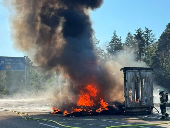 Lastwagen-Brand auf A5 Lastwagen-Brand auf A5