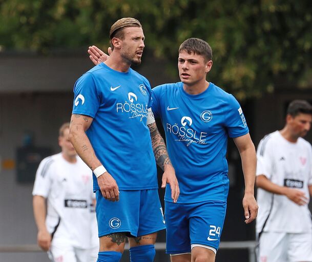 Enttäuschung nach dem ersten Spiel: Pascal Schöbinger und Mehmet Uckan (r.).