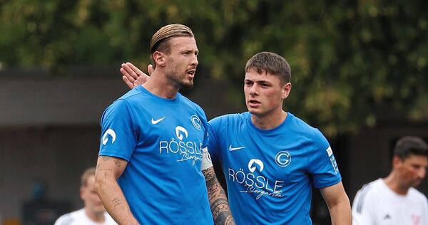 Enttäuschung nach dem ersten Spiel: Pascal Schöbinger und Mehmet Uckan (r.).