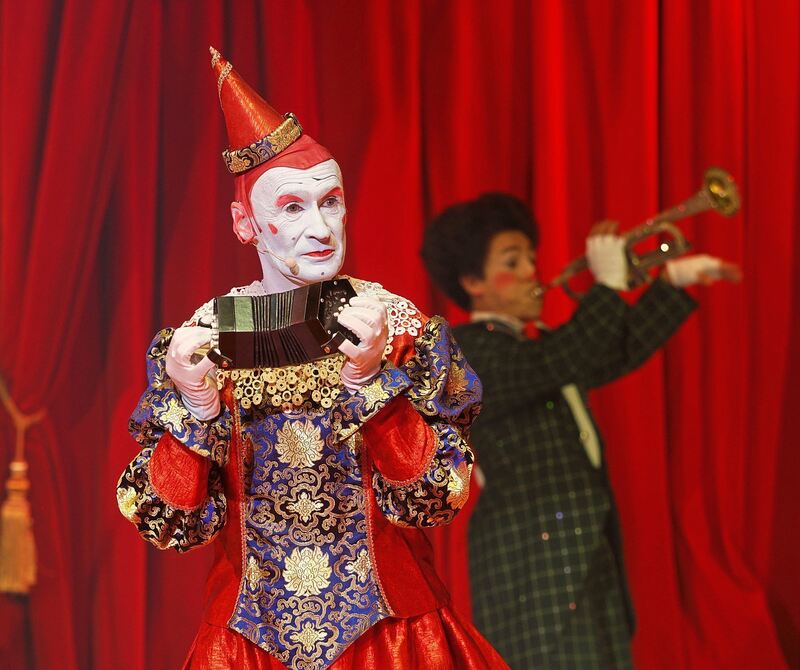 Die Clowns Gensi und Canutito jr. sorgen für gute Stimmung. Die Clowns Gensi und Canutito jr. sorgen für gute Stimmung.