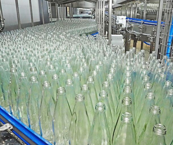 Die Mineralwasserproduktion läuft bei Ensinger in Vaihingen derzeit auf Hochtouren.
