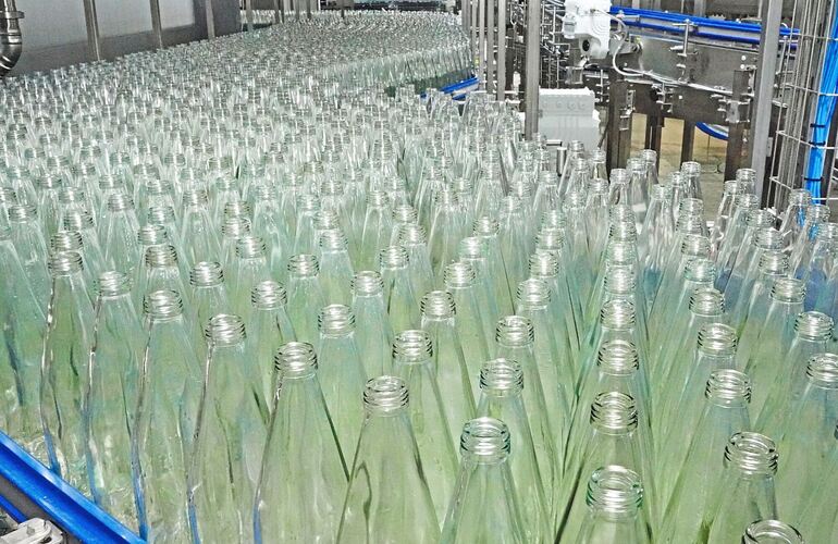 Die Mineralwasserproduktion läuft bei Ensinger in Vaihingen derzeit auf Hochtouren.