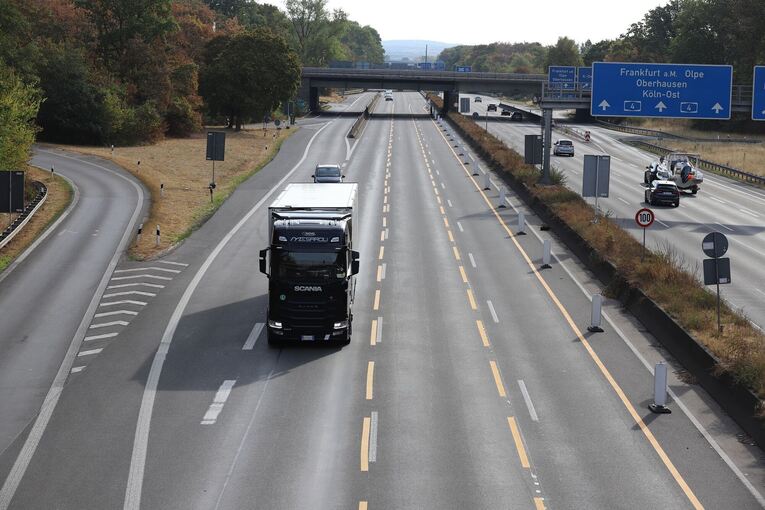 Sonntagsfahrverbot für Lkw bis Ende September ausgesetzt Sonntagsfahrverbot für Lkw bis Ende September ausgesetzt