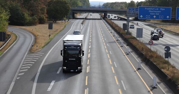 Sonntagsfahrverbot für Lkw bis Ende September ausgesetzt