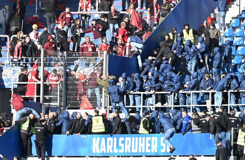 Karlsruher SC - 1. FC Kaiserslautern Karlsruher SC - 1. FC Kaiserslautern