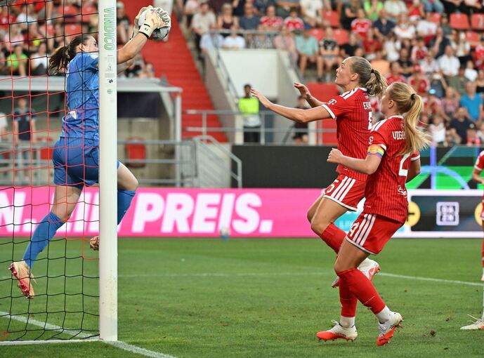 DFB-Supercup - Bayern München - VfL Wolfsburg