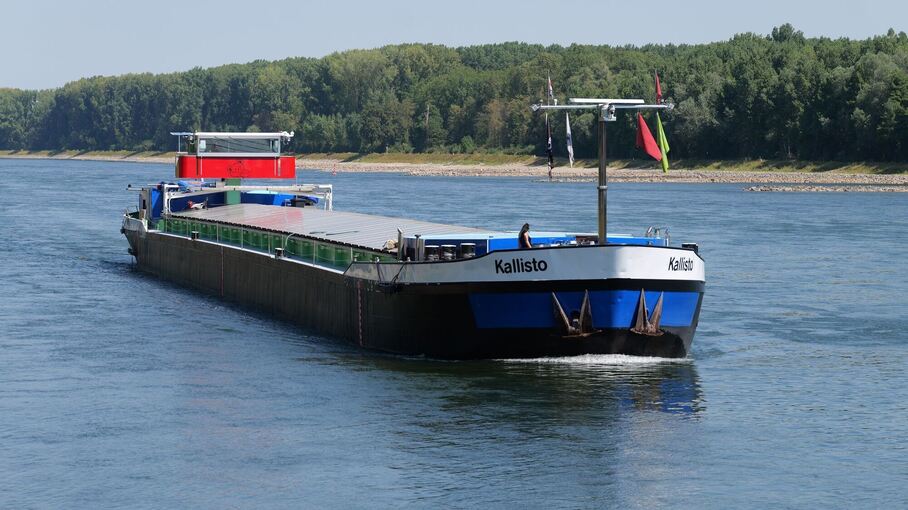 Binnenschiff auf dem Rhein Binnenschiff auf dem Rhein