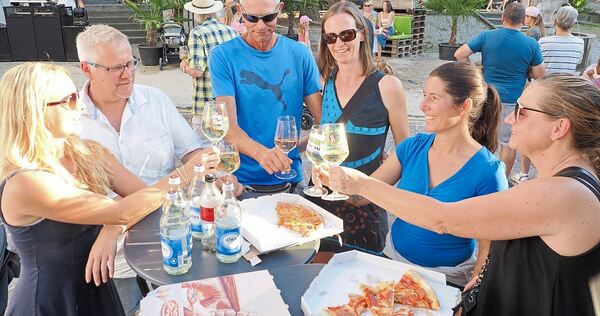 Die örtlichen Gastronomen sorgen fürs Essen, die Wengerter für den passenden Wein.