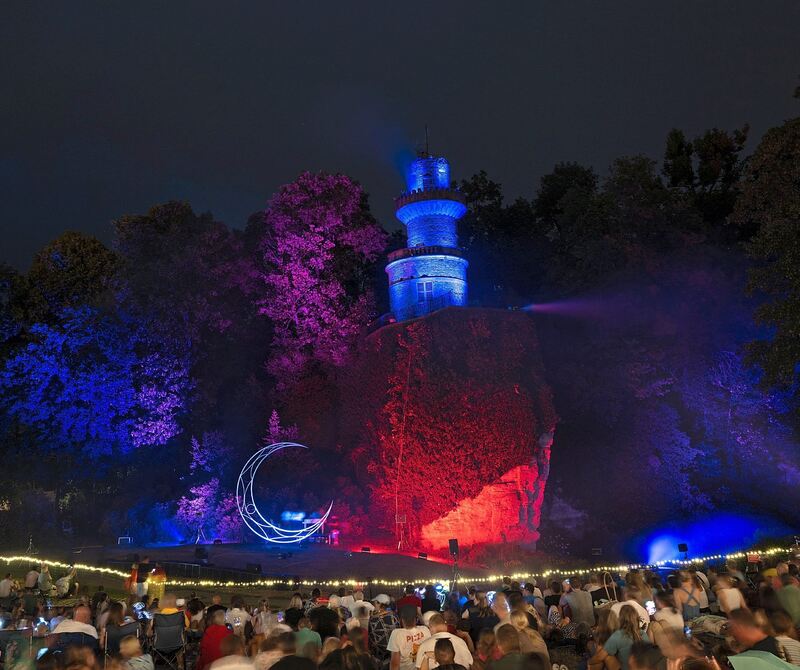 Beim Lichterzauber im Blühenden Barock sorgen Musik, Märchen und Licht für eine neue Show. 350_0900_112737_.jpg