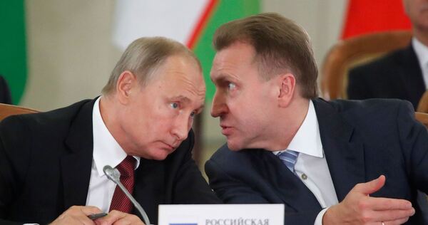 Kremlchef Wladimir Putin und Igor Schuwalow