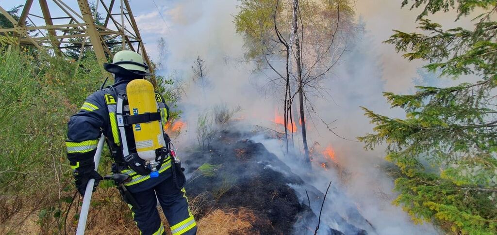 Großeinsatz bei Waldbrand bei Schramberg