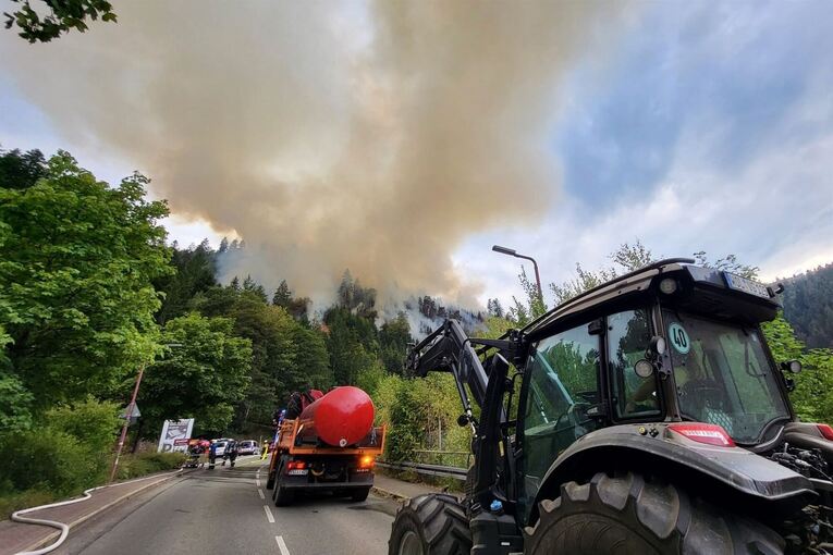 Großeinsatz bei Waldbrand bei Schramberg