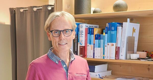 Prof. Wolfgang Schäberle hilft Angst- und Traumapatienten und setzt dabei auf medizinische Hypnose.