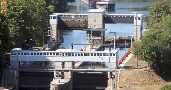 Neckar-Schleuse Besigheim für 16 Millionen Euro erneuert: Neue Tore ...