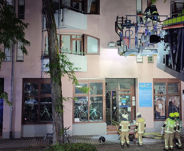 Feuer an Fahrradladen gelegt Feuer an Fahrradladen gelegt