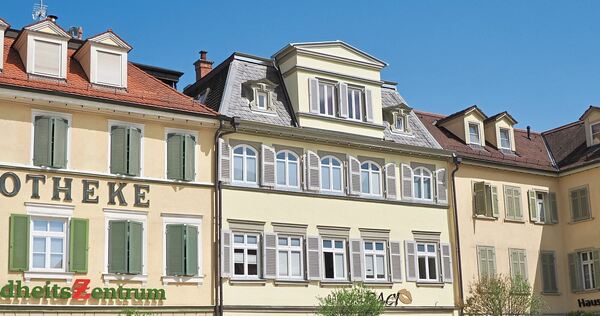 Das Gebäude am Marktplatz strahlt in neuem Glanze. An der Fassade verspricht das Baci Café und Bar, doch im Erdgeschoss herrscht Das Gebäude am Marktplatz strahlt in neuem Glanze. An der Fassade verspricht das Baci Café und Bar, doch im Erdgeschoss herrscht Leere.