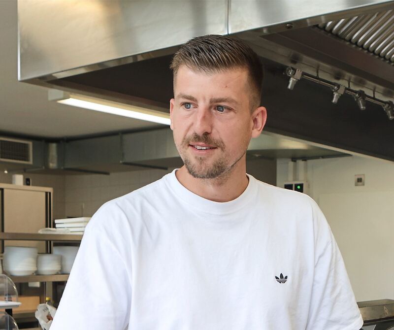 Markus Bechtle ist der Chef des Kiosks und steht für Freundlichkeit. Markus Bechtle ist der Chef des Kiosks und steht für Freundlichkeit.