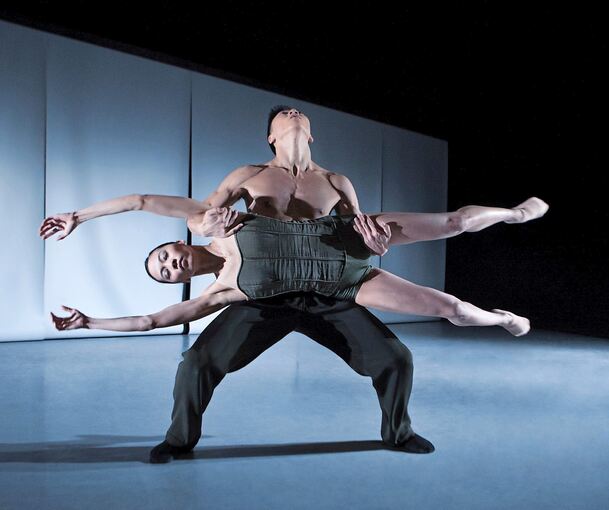Ist in der neuen Saison 2026/27 wieder in der Barockstadt zu Gast: Das Nederlands Dans Theater mit „Sleepless“.