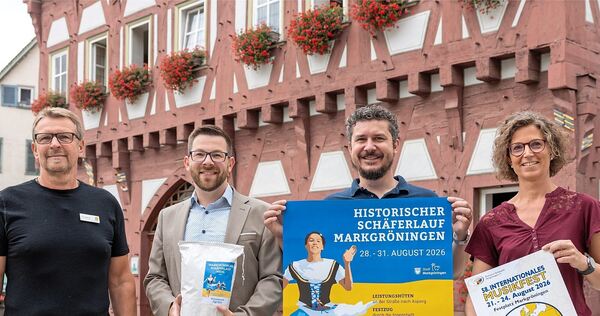 Wichtige Gesichter des Schäferlaufs (von links) Frank Blessing von der Stadtverwaltung, Bürgermeister Jens Hübner, Tobias Banz u Wichtige Gesichter des Schäferlaufs (von links) Frank Blessing von der Stadtverwaltung, Bürgermeister Jens Hübner, Tobias Banz und Christiane Liebing, Co-Sprecherin des Schäferlaufs.
