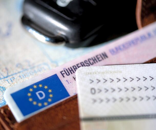 Einen Führerschein hat die 17-Jährige offenbar nicht. Einen Führerschein hat die 17-Jährige offenbar nicht.